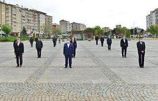 Elazığ’da sosyal mesafeli 23 Nisan kutlaması