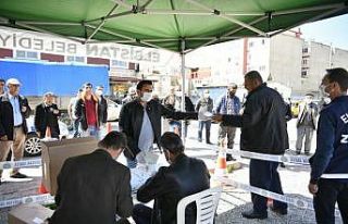 Elbistan Belediyesinden vatandaşlara ücretsiz maske