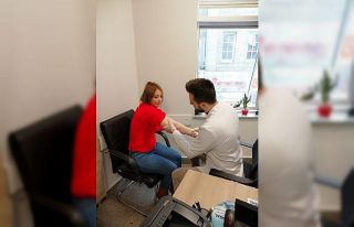 Elini kullanamaz hale gelen hastaya “Tenisçi Dirseği”...