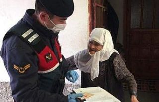 Emet’te jandarma kapı kapı dolaşıp yardımları...