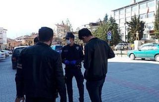 Emet’te sokağa çıkan 20 yaş altı 2 kişiye...