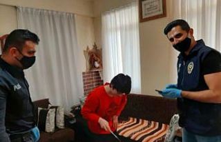 Engelli kıza polisten doğum günü sürprizi