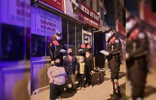 Engelli vatandaşların kavga ihbarına gelen polise...