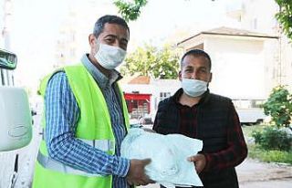 Erdemli Belediyesinden minibüs şoförlerine maske...