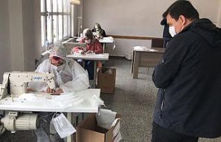 Erzincan Halk Eğitim Merkezi’nde, maske üretimi...