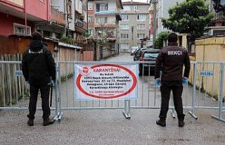 Eşi korona virüs tedavisi gören yaşlı kadın...