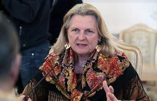 Eski Avusturya Dışişleri Bakanı Kneissl, eşinden...