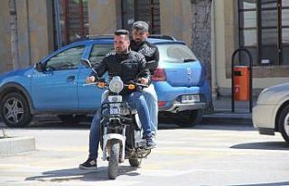 ‘Evde kal’ çağrılarına rağmen sokağa çıktılar