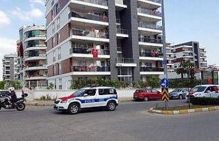 Evde kalan çocukların bayramını kortejle kutladılar