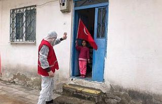 Evde kalan miniklere oyuncak sürprizi