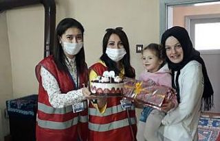 Evden çıkamayan 3 yaşındaki Zeynep’e doğum...