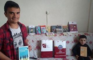 Evden çıkamayan çocuk kaymakamdan kitap istedi