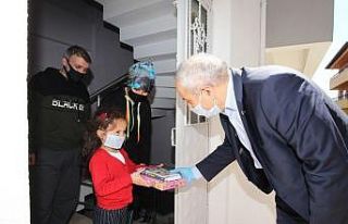 Evden çıkamayan Miray’ın okuma kitabını Başkan...