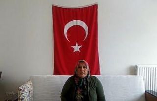 Evlat nöbetine gidemeyen aileler evlerinde çocuklarının...