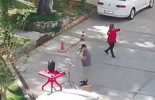 Evlerine kapanan site sakinlerine evli çiftten açık...