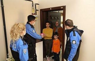 Eymen kardeşler kumbaralarındaki 170 TL’yi Milli...