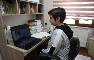 Eyüpsultanlı öğrenciler, online deneme sınavına...