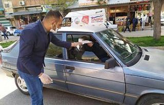 Eyyübiye Belediyesi ücretsiz maske dağıtmaya devam...