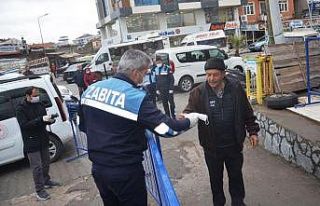 Ezine pazarında korona tedbiri