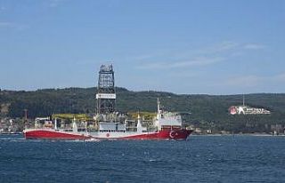 Fatih sondaj gemisi Çanakkale boğazından geçti