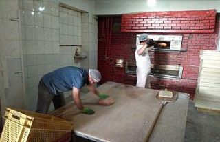 Fırıncılar sokak sokak gezdi vatandaşa ekmek ulaştırdı