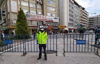 Gaziantep’in en kalabalık caddeleri araç trafiğine...