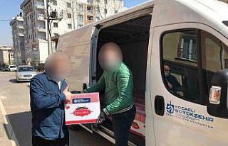Gebze’de ihtiyaç sahiplerine gıda kolisi desteği
