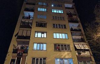Gece vakti verilen balkon konseri büyük ilgi gördü