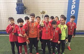 Genç futbolculardan 23 Nisan şiiri