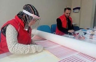 Gençlik Merkezi 5 bin 900 siper maske dağıttı