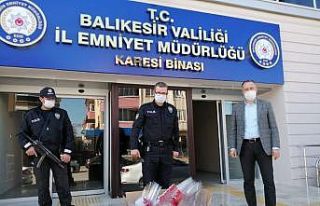 Gençlik Merkezlerinden sağlıkçılara siperlikli...