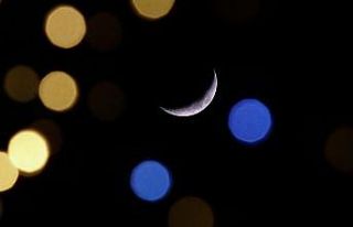 Gökyüzünde hilal şöleni