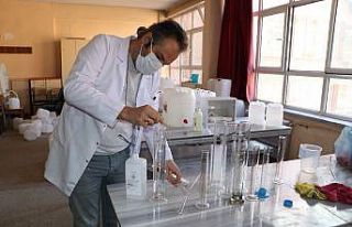 Gönüllü öğretmenler tarafından fabrika gibi...