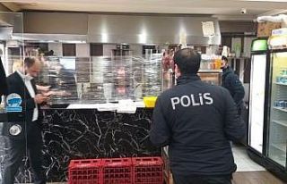 Görevi başında olanlara ücretsiz ikramda bulundular