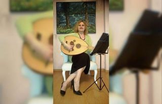 Güher, evde sanatla terapi yapıyor