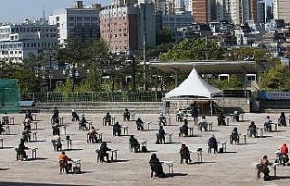 Güney Kore’de korona virüse karşı açık havada...