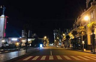 Gürcistan’da caddeler ve sokaklar boş kaldı