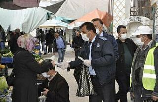 Gürün belediyesi maske dağıttı