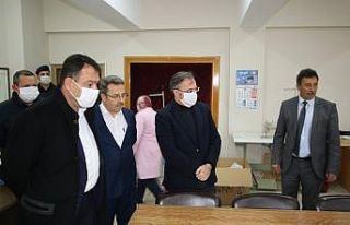 Hacılar’da maske üretimi devam ediyor