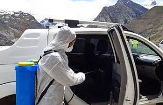 Hakkari’de araçlar dezenfekte edildi