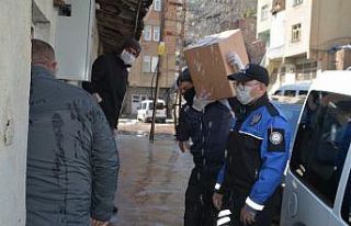 Hakkari’de ihtiyaç sahiplerine yardımlar sürüyor