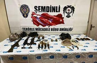 Hakkari’de terör örgütüne ait silah ve mühimmat...