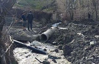 Hakkari’de yol onarım çalışması