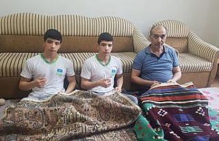 Halı ustası ’Evde Kal’ çağrısına uydu, işini...