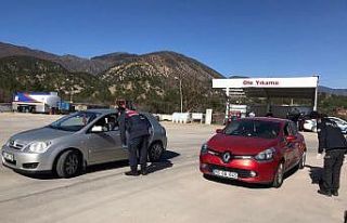 Hanönü’nde jandarma ekipleri yol kontrolünde...