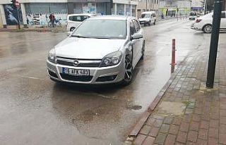 Hasta taşıyan ambulans otomobil ile çarpıştı