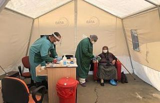 Hastane bahçesine triaj çadırı kuruldu