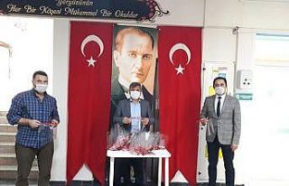 Hastane çalışanlarına maske ve amaliyat önlüğü...