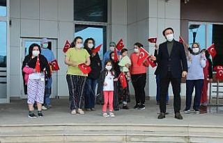 Hastanede tedavi gören çocuklar için hastane bahçesinde...