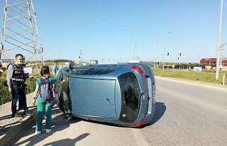 Hatay’da kontrolden çıkan otomobil takla attı
